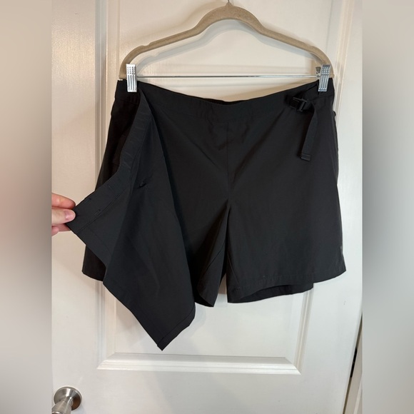 North Face Women’s Black Paramount Skort - Size 12 - Picture 4 of 9